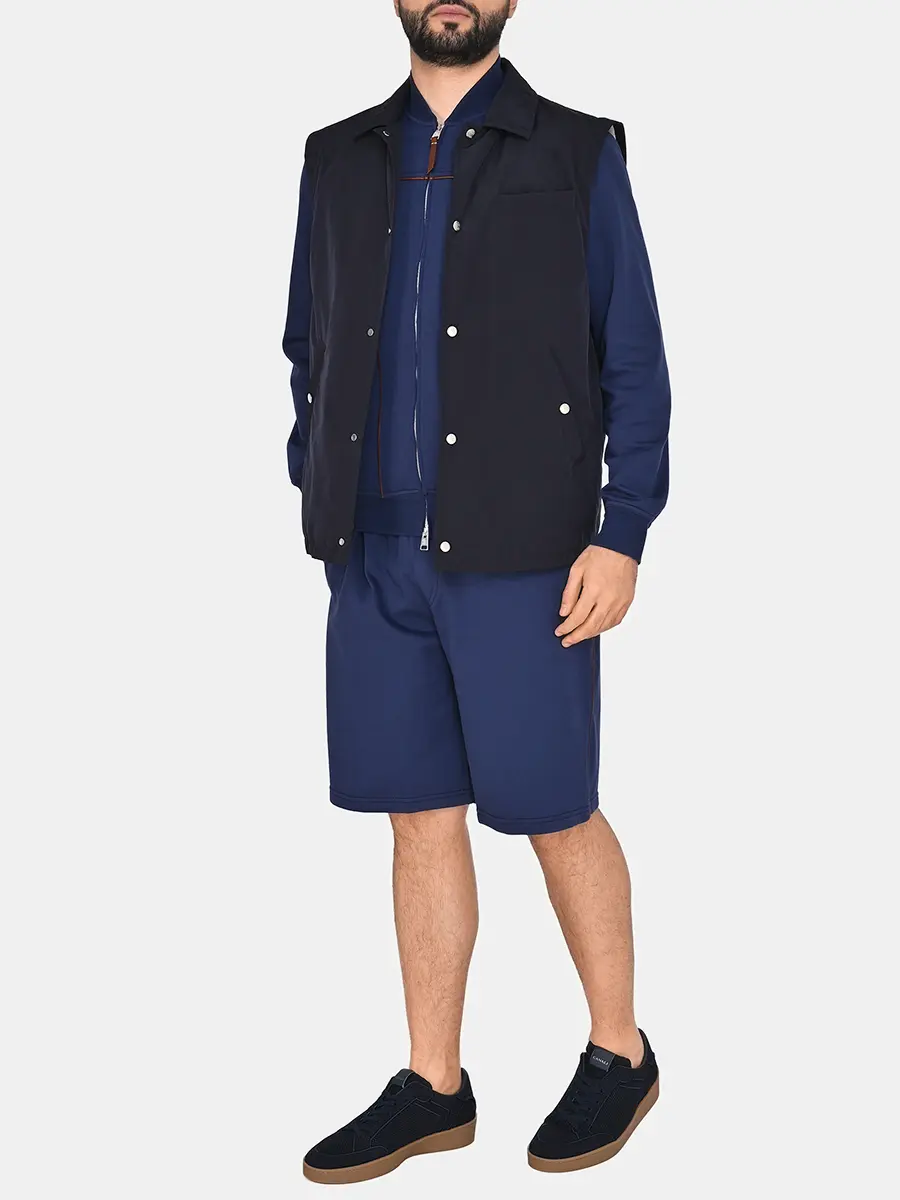 Жилет однотонный