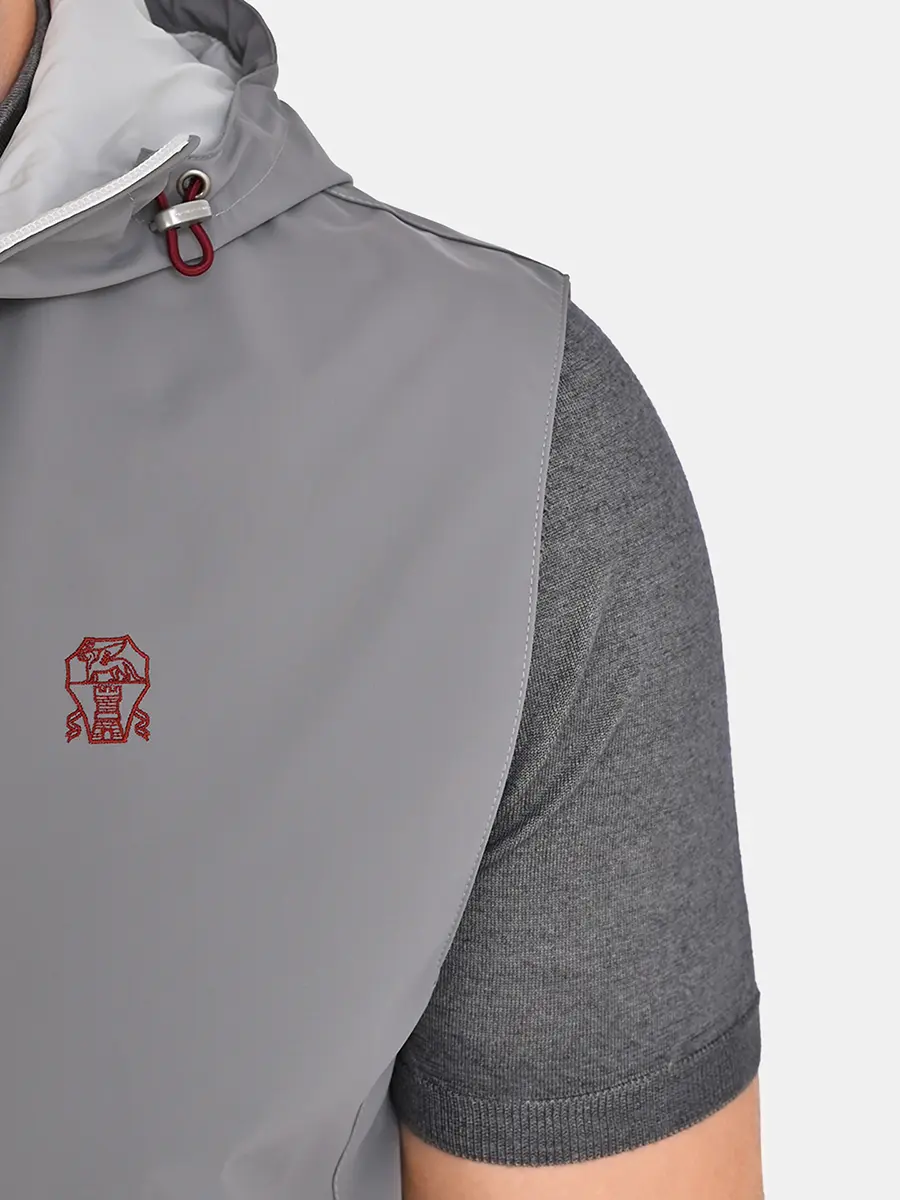 Жилет однотонный