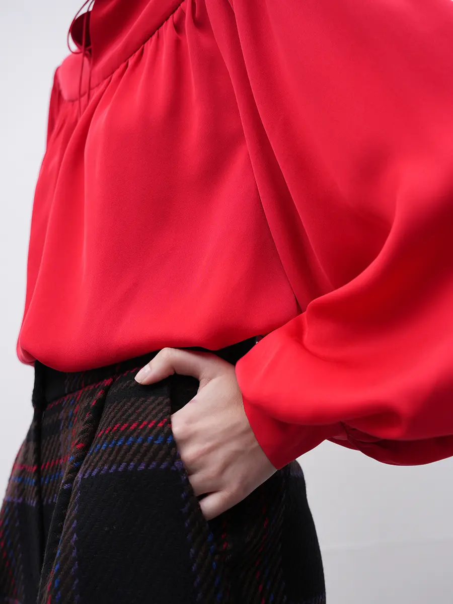 Блузка шелковая