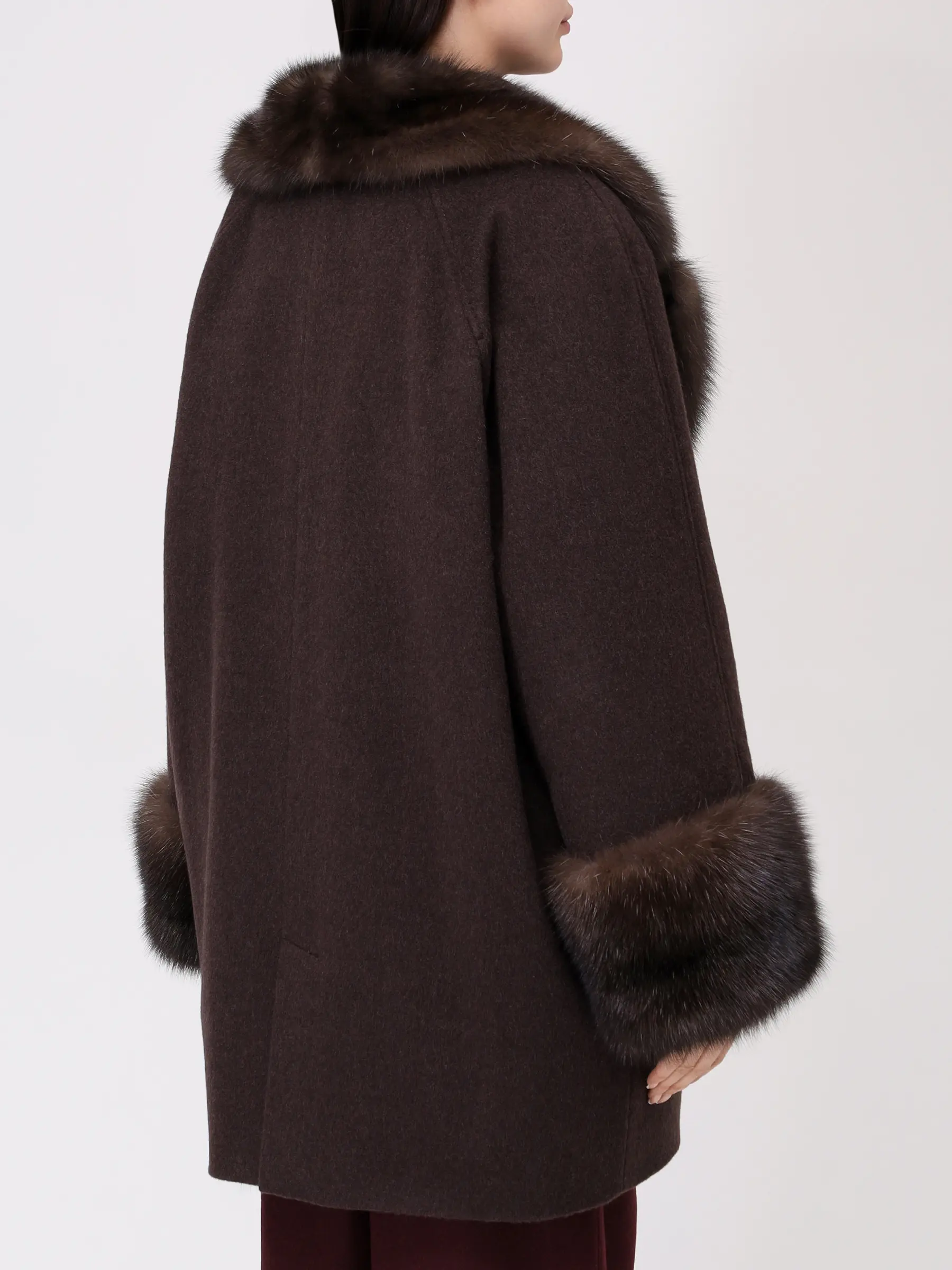 Полупальто с мехом соболя