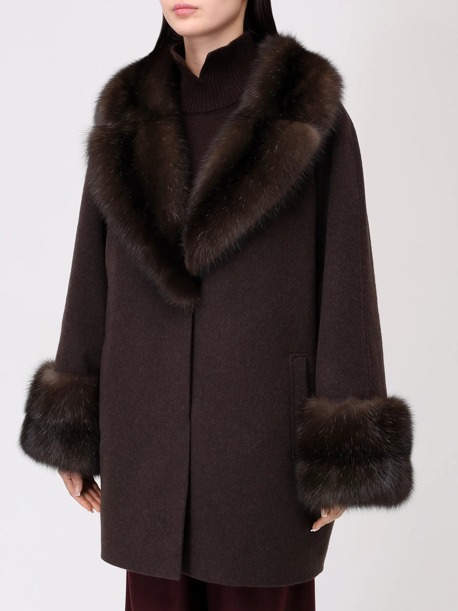 Полупальто с мехом соболя