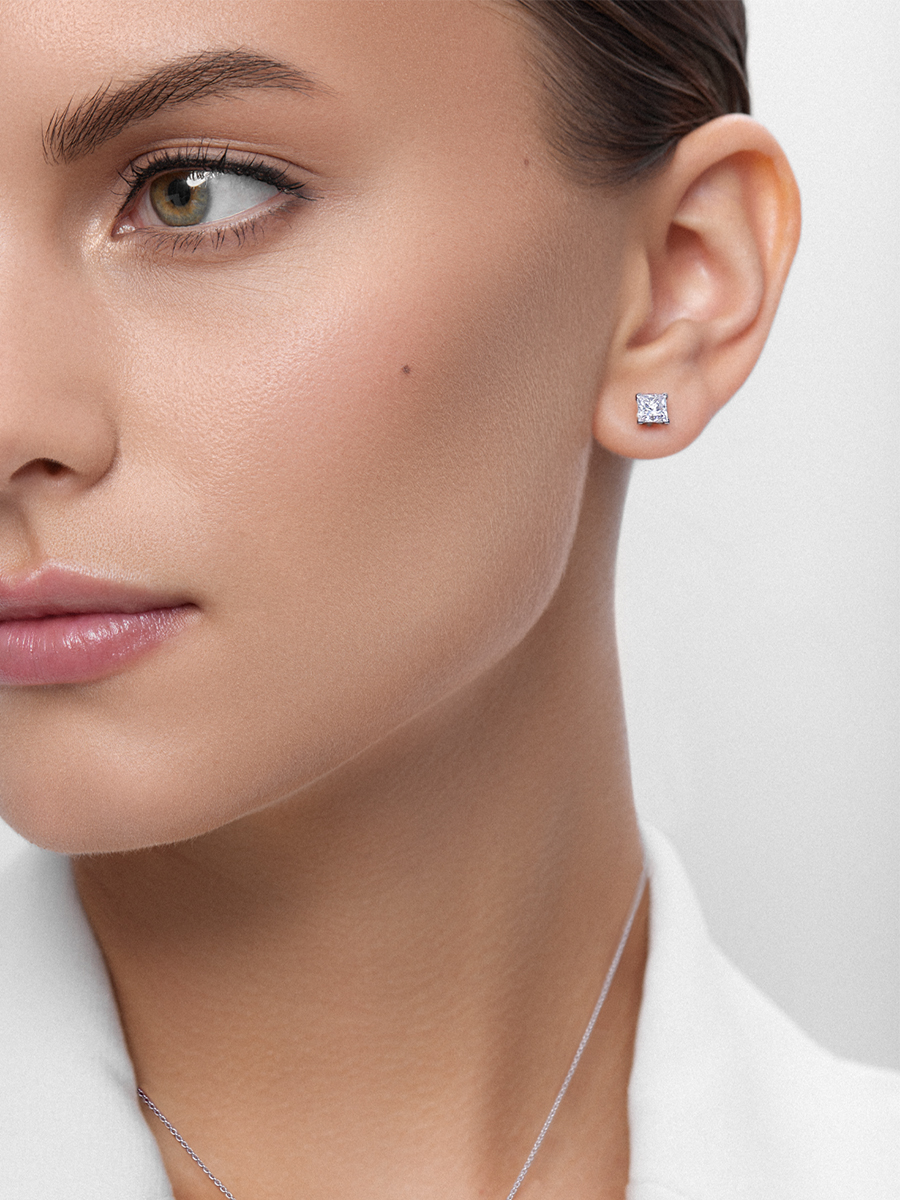 Пусеты из белого золота с бриллиантами