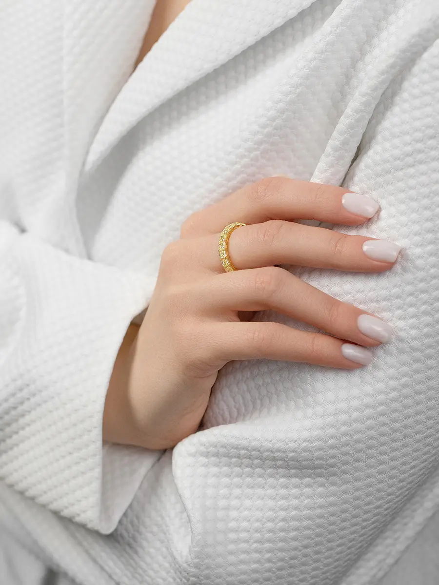 Кольцо золотое с желтыми бриллиантами