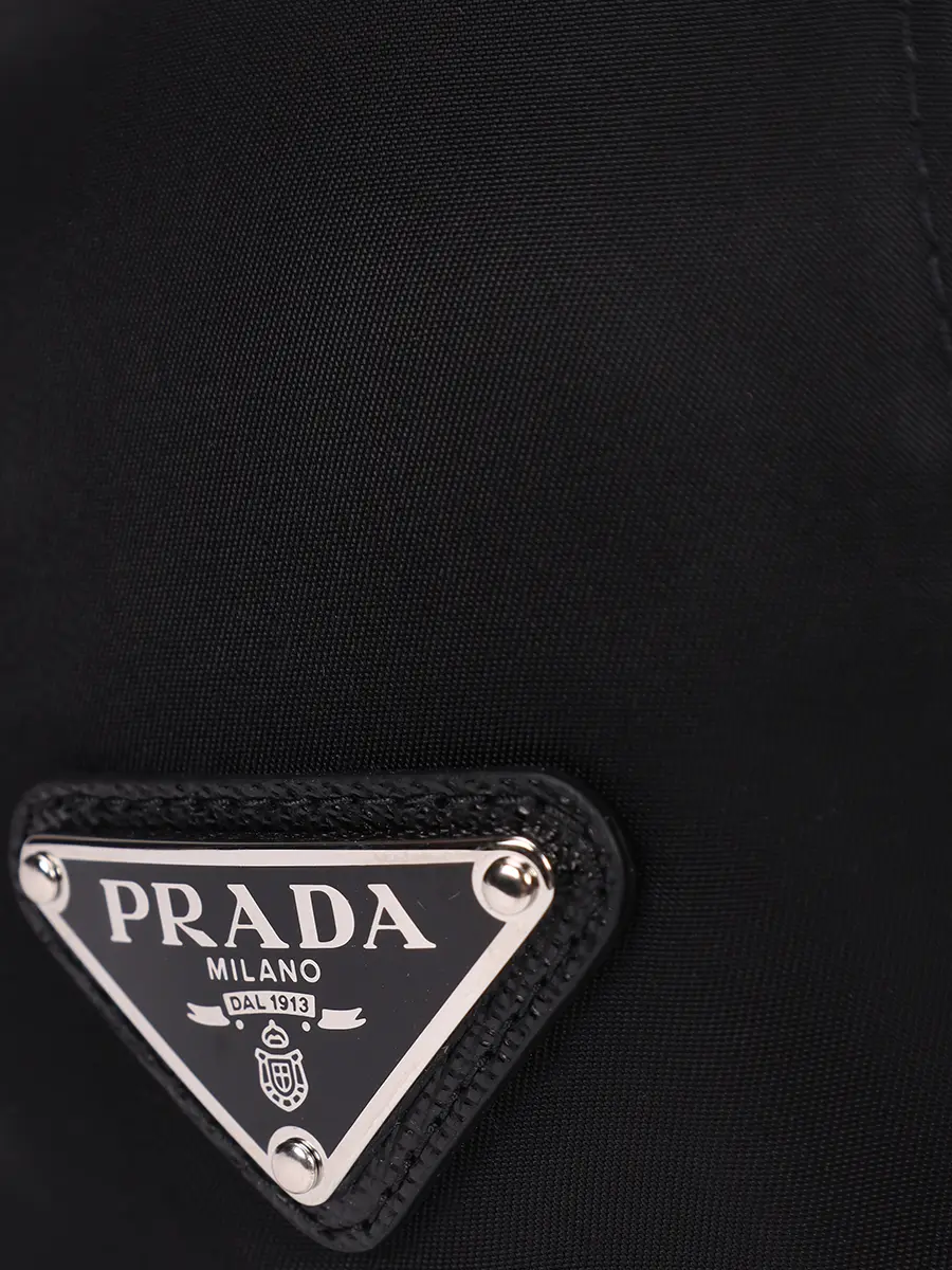 Бейсболка с логотипом