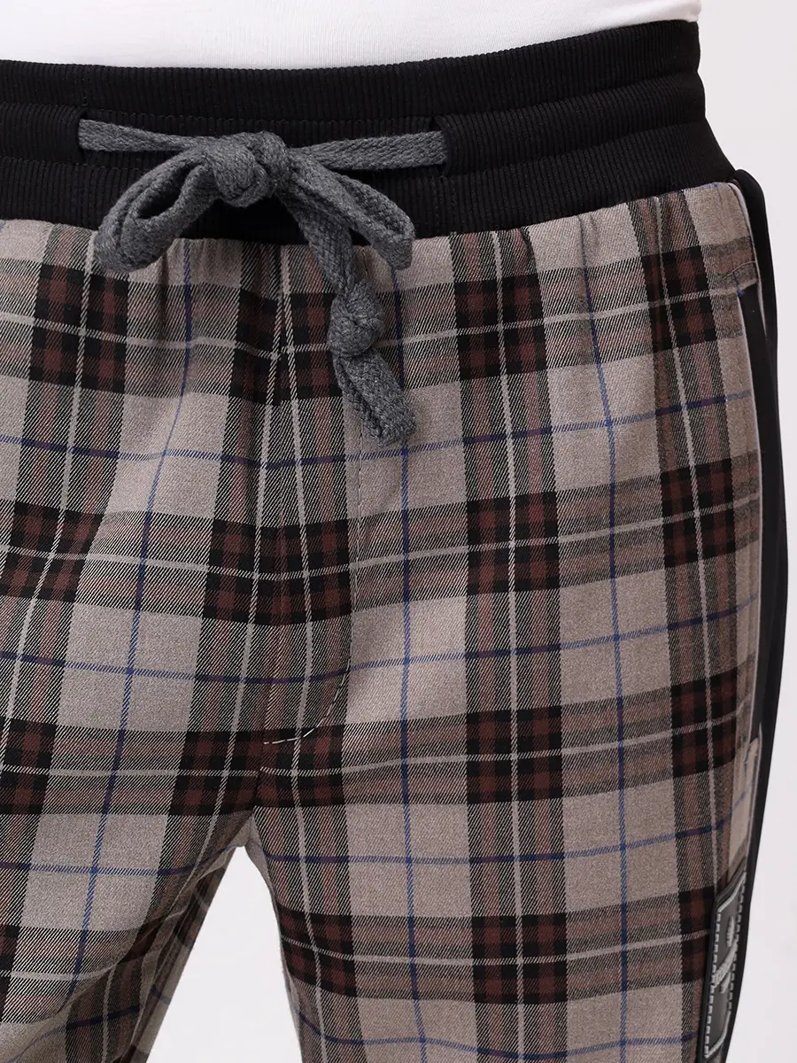 Джоггеры в клетку