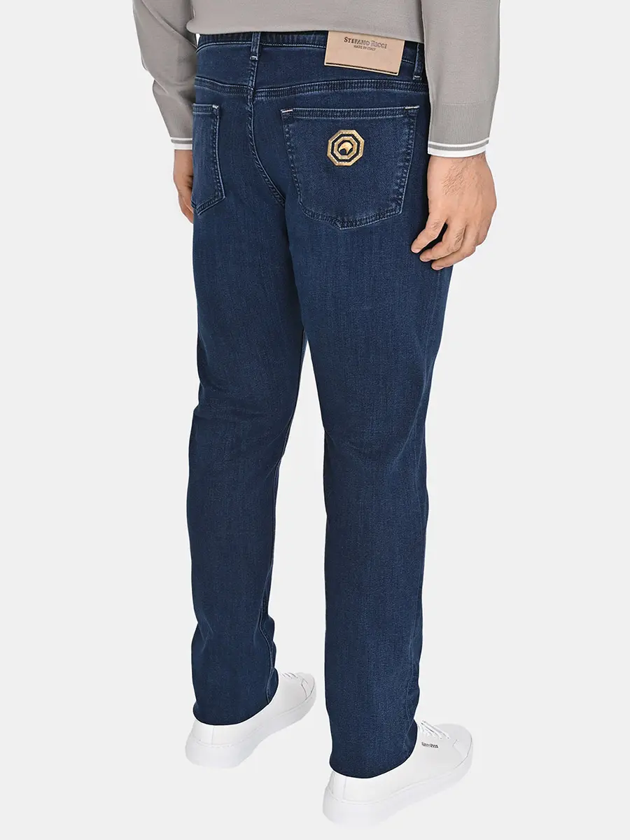 Джинсы зауженные