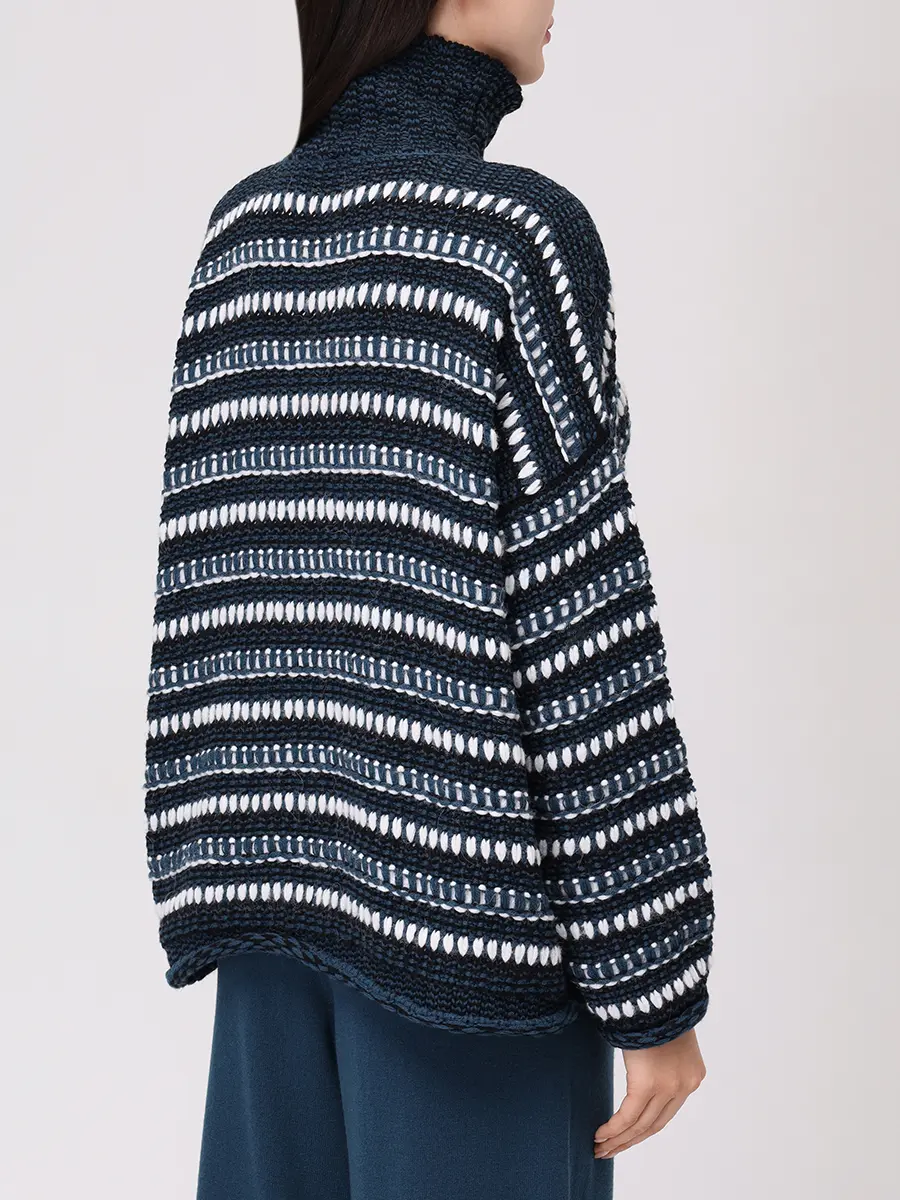 Свитер шерстяной