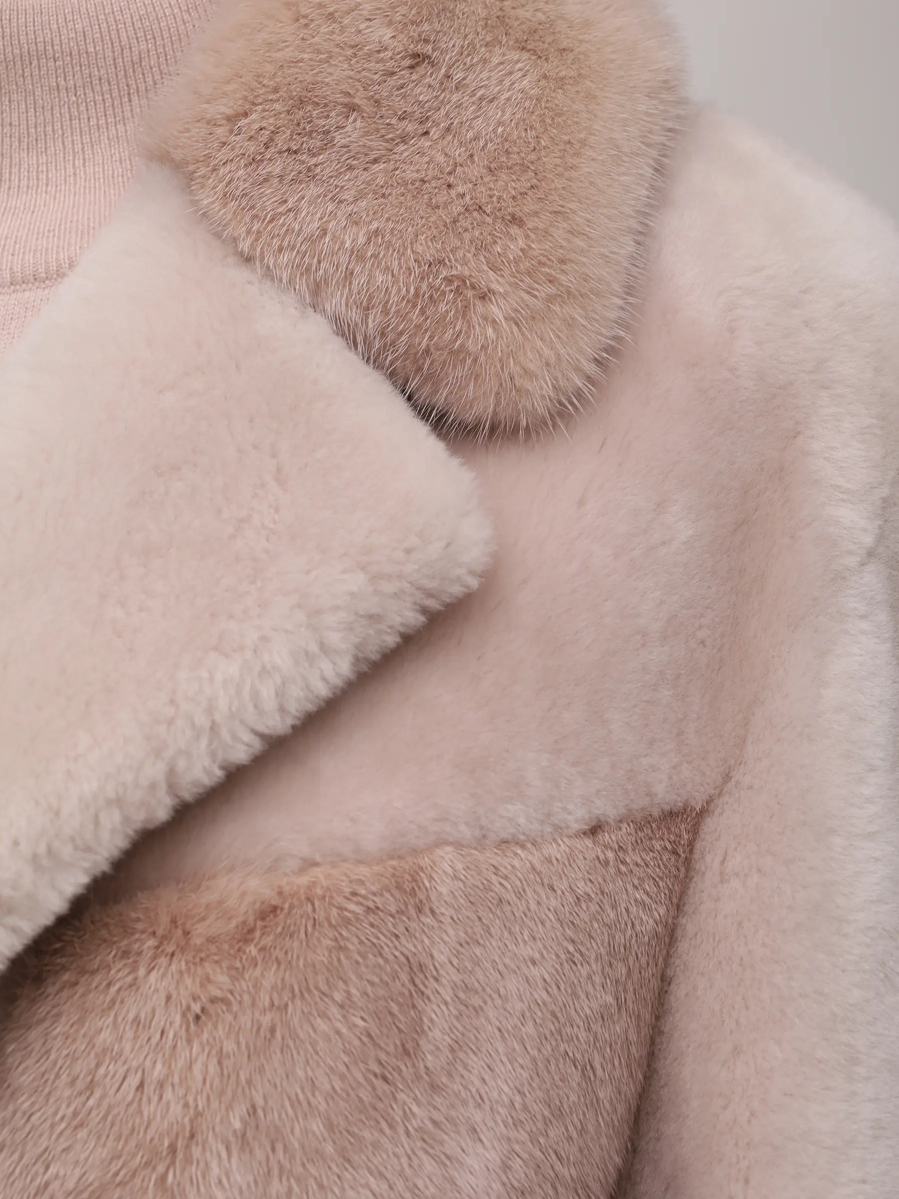 Манто из овчины и норки