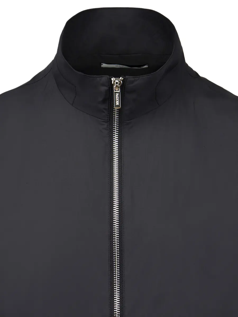 Жилет однотонный