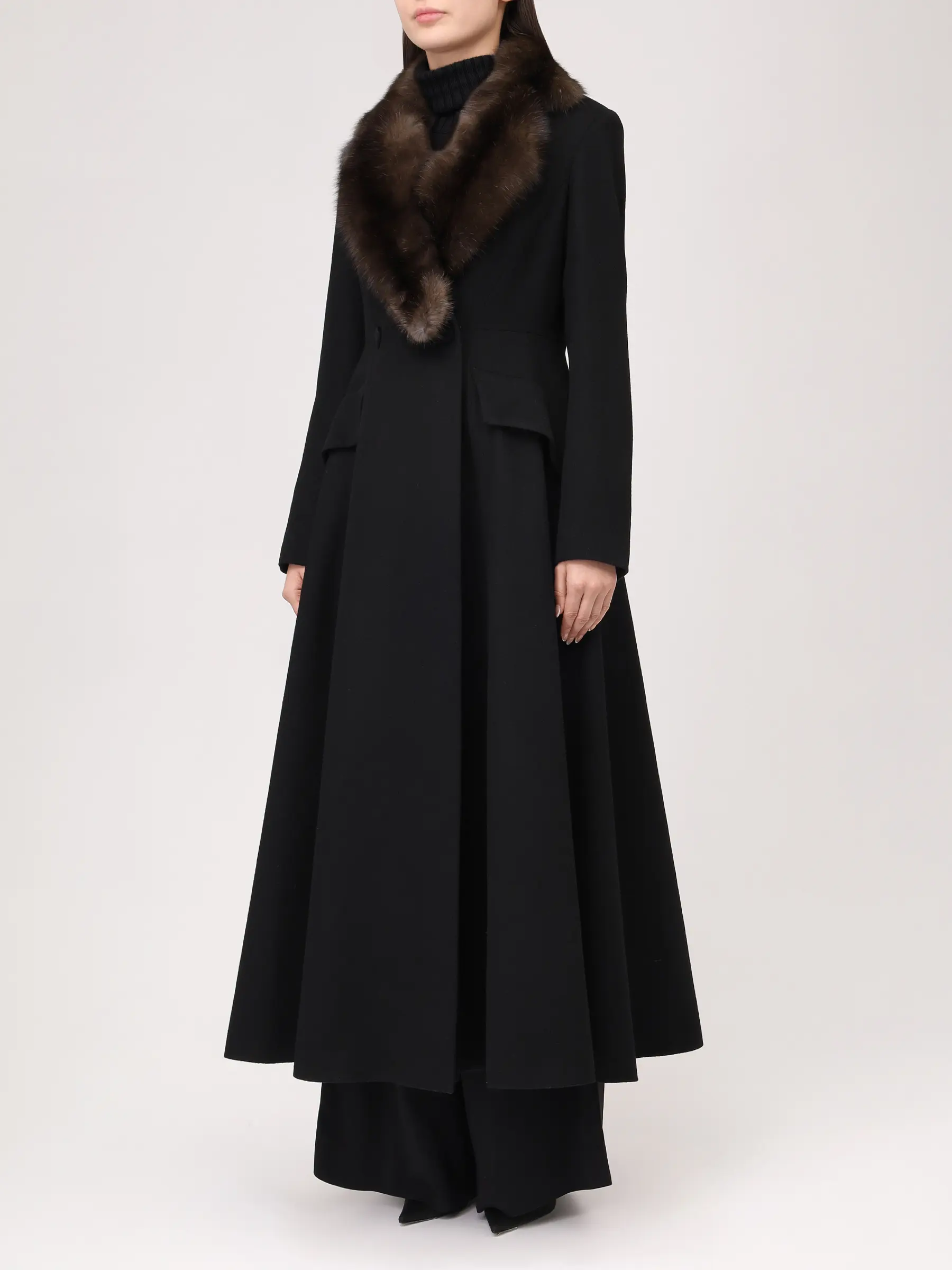 Пальто кашемировое с мехом соболя