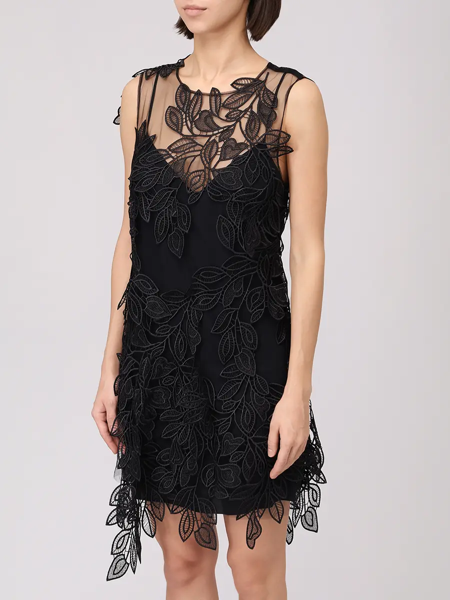 Платье с кружевом