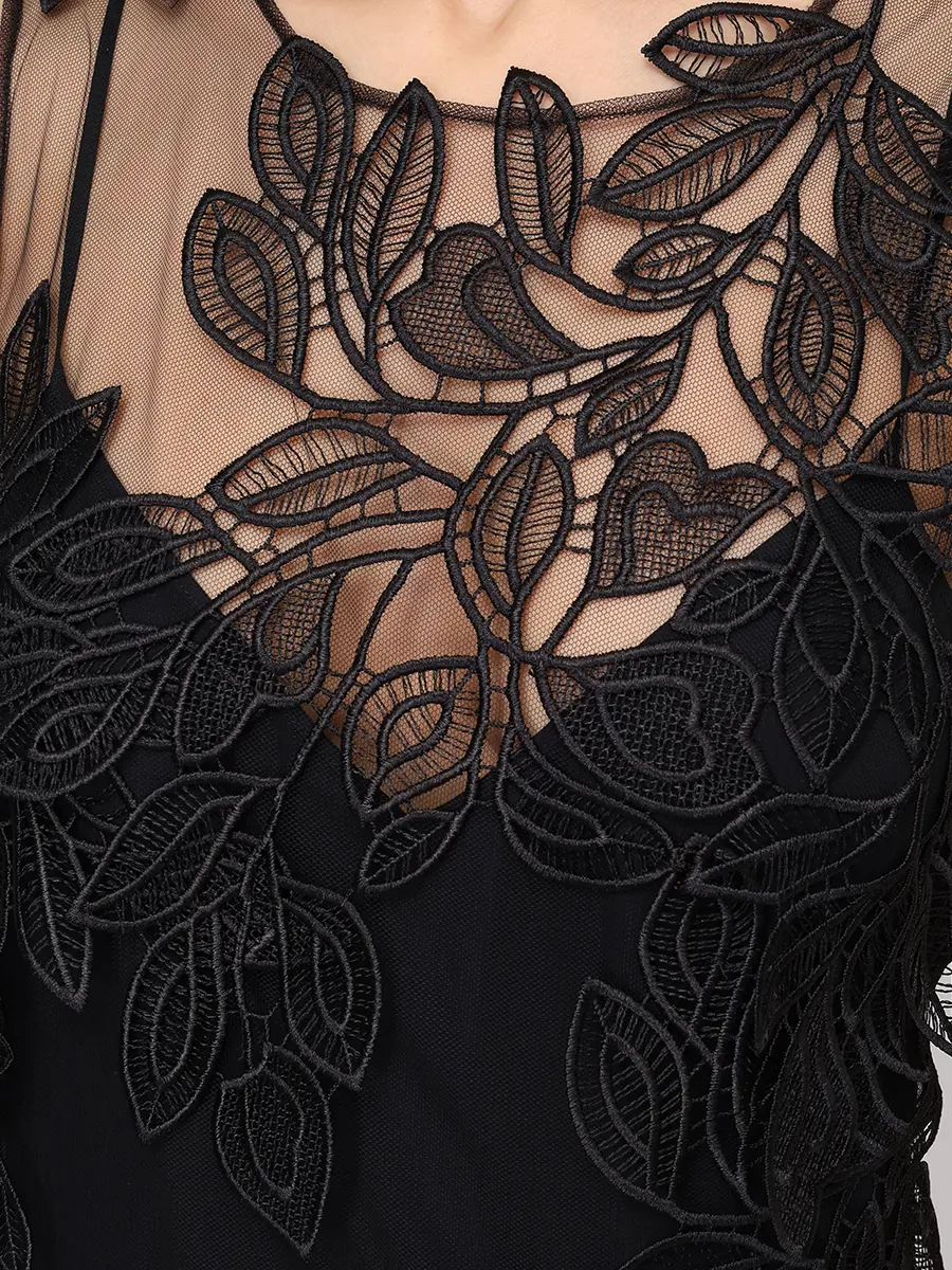 Платье с кружевом