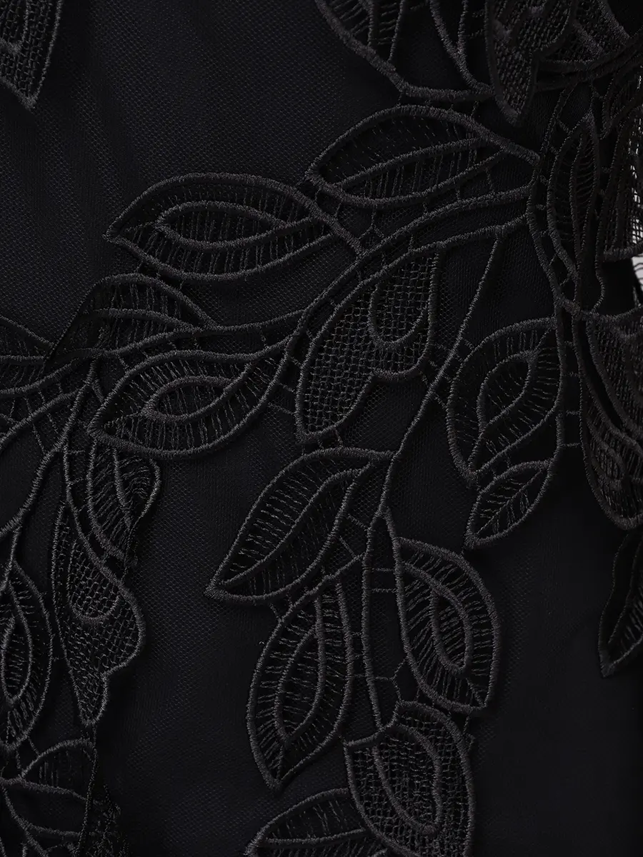 Платье с кружевом