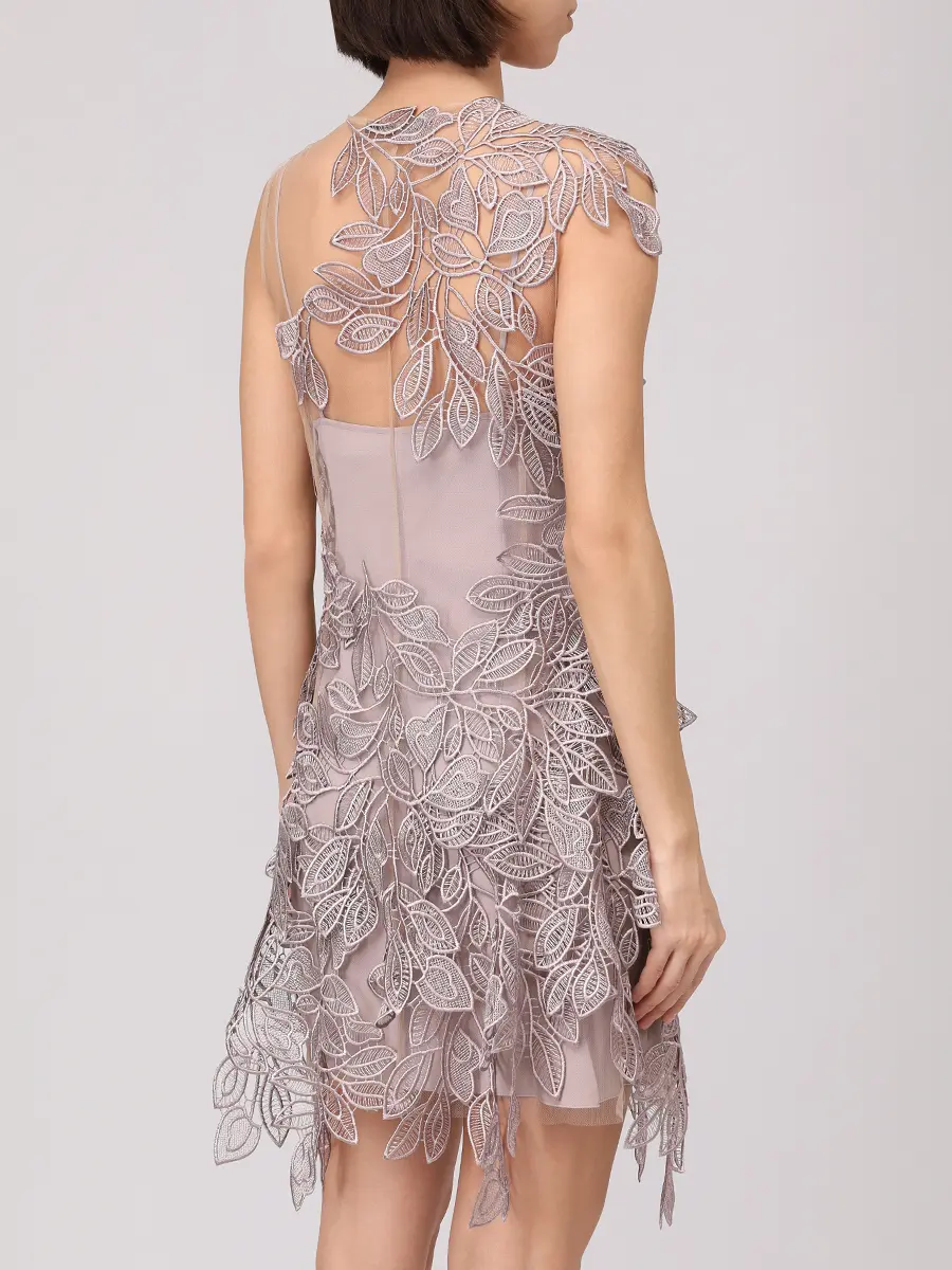 Платье с кружевом