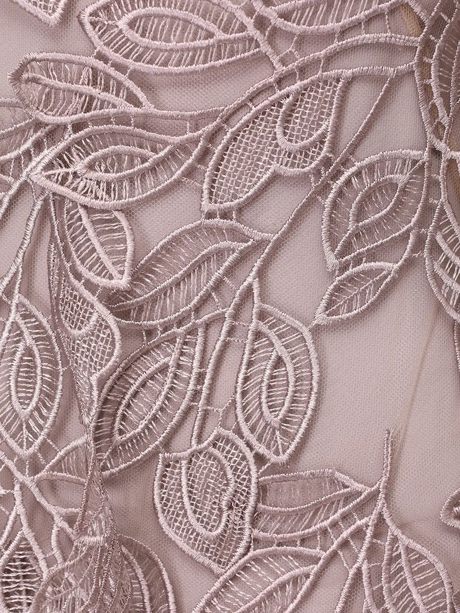 Платье с кружевом