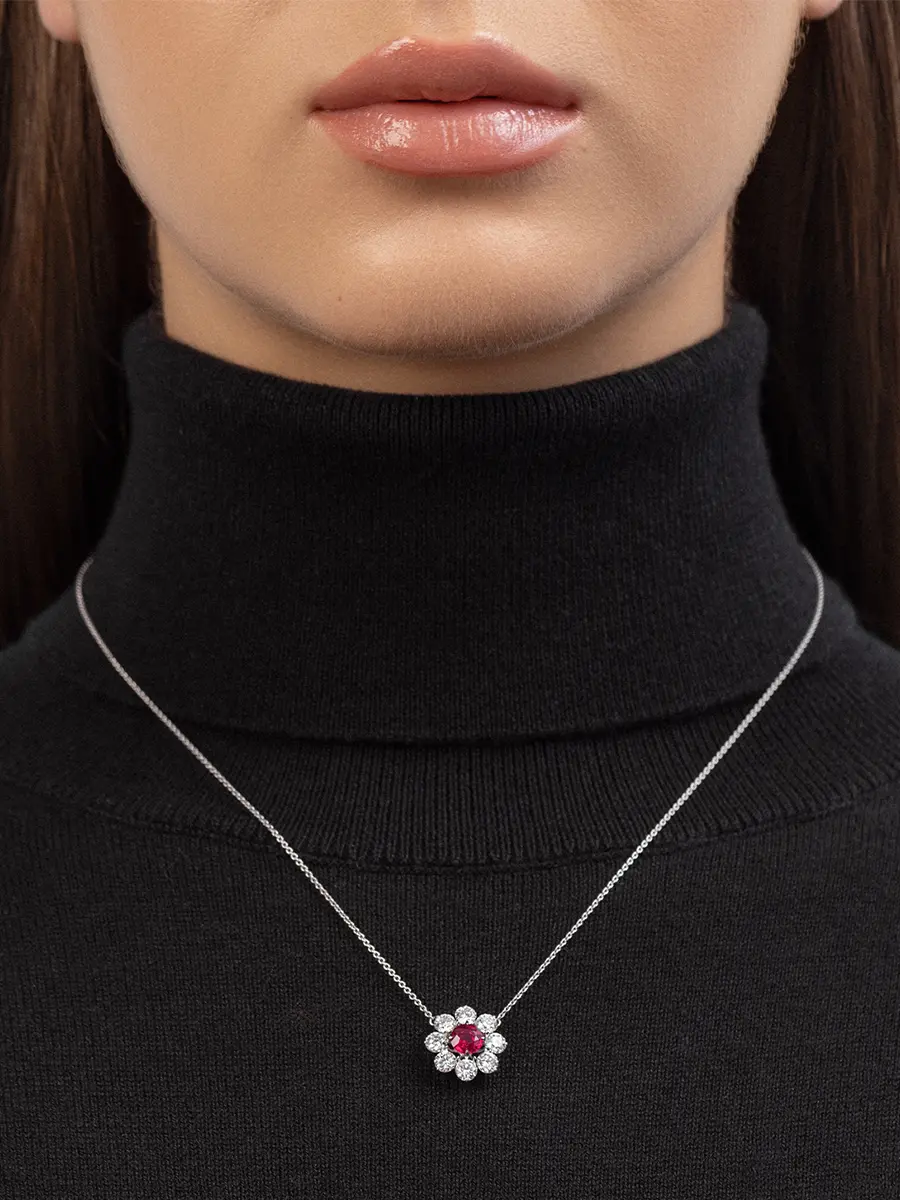 Колье из белого золота с рубином и бриллиантами