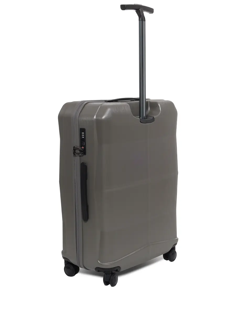 Багаж из трех чемоданов