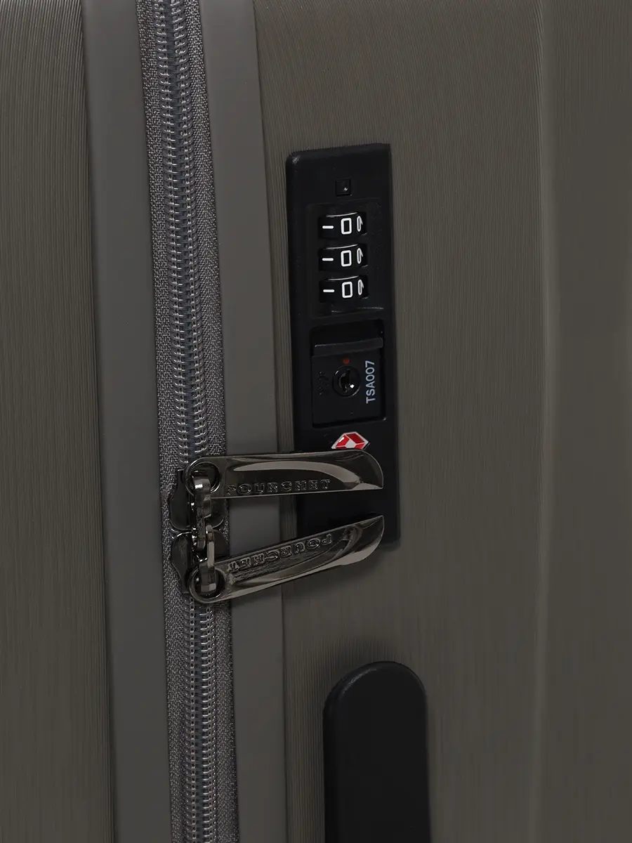 Багаж из трех чемоданов