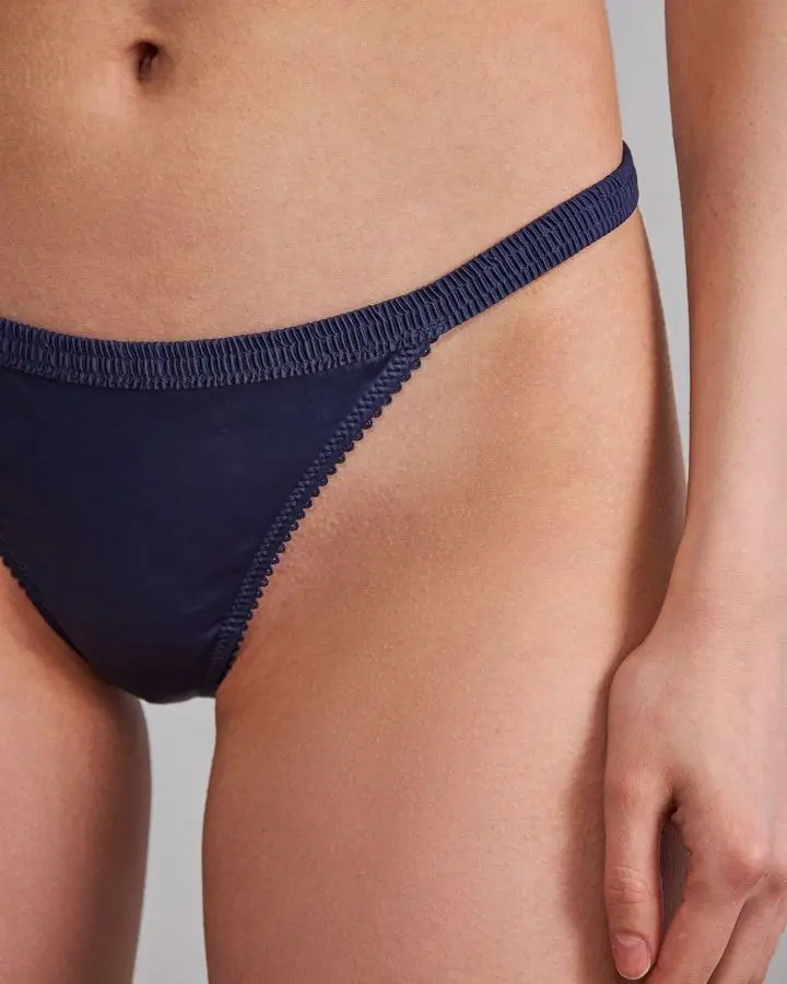 Трусы-стринг с кружевом