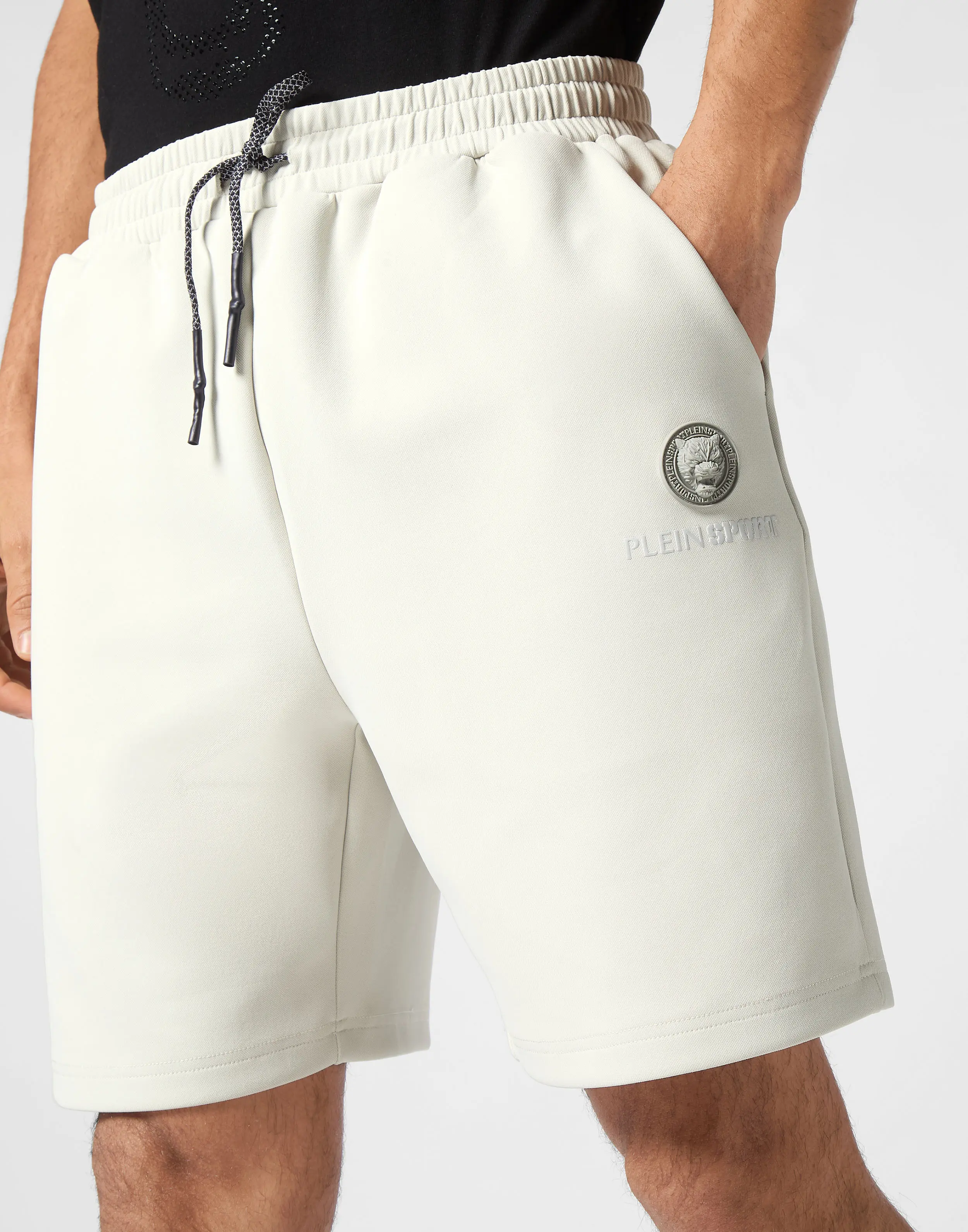 Спортивные шорты