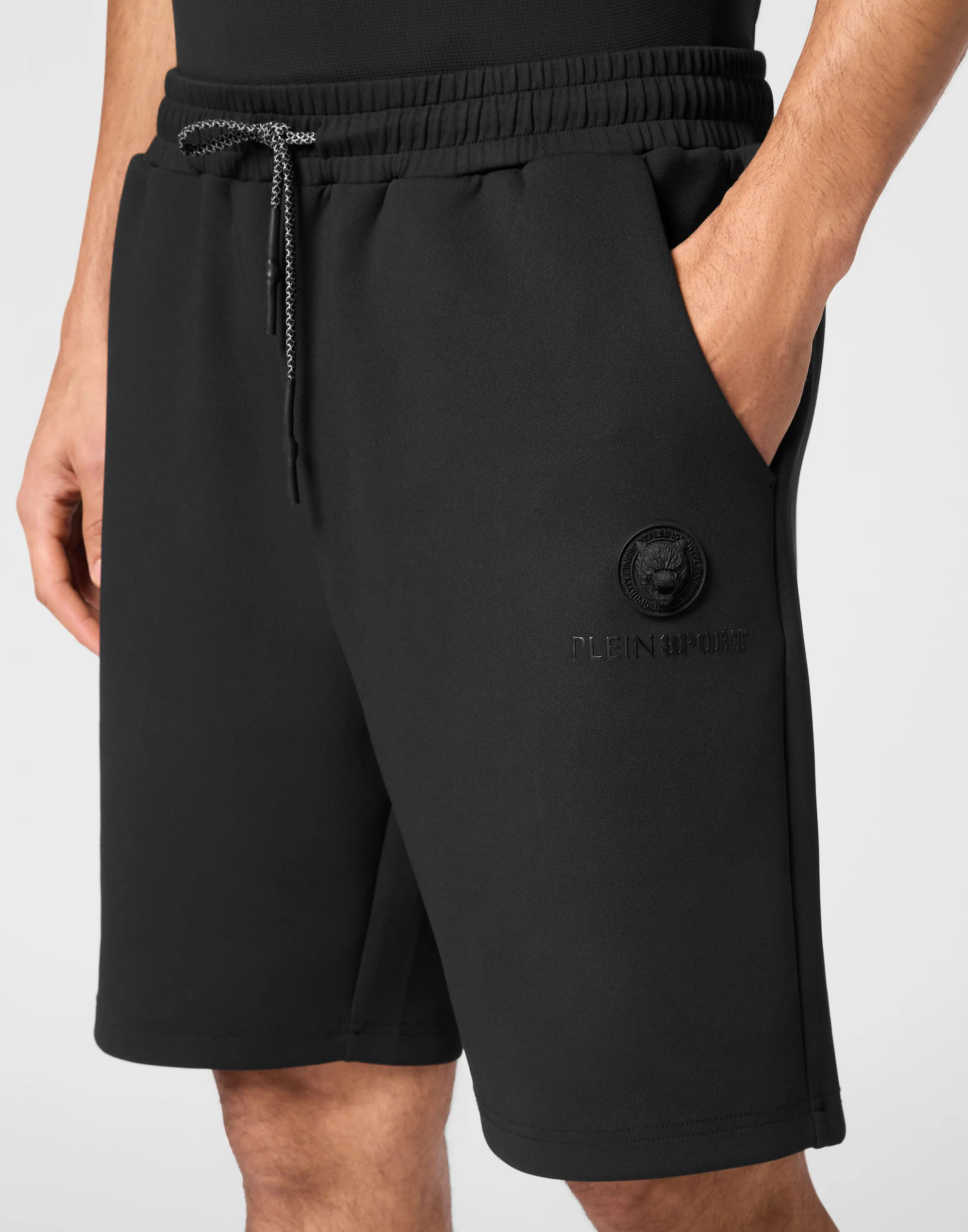 Спортивные шорты