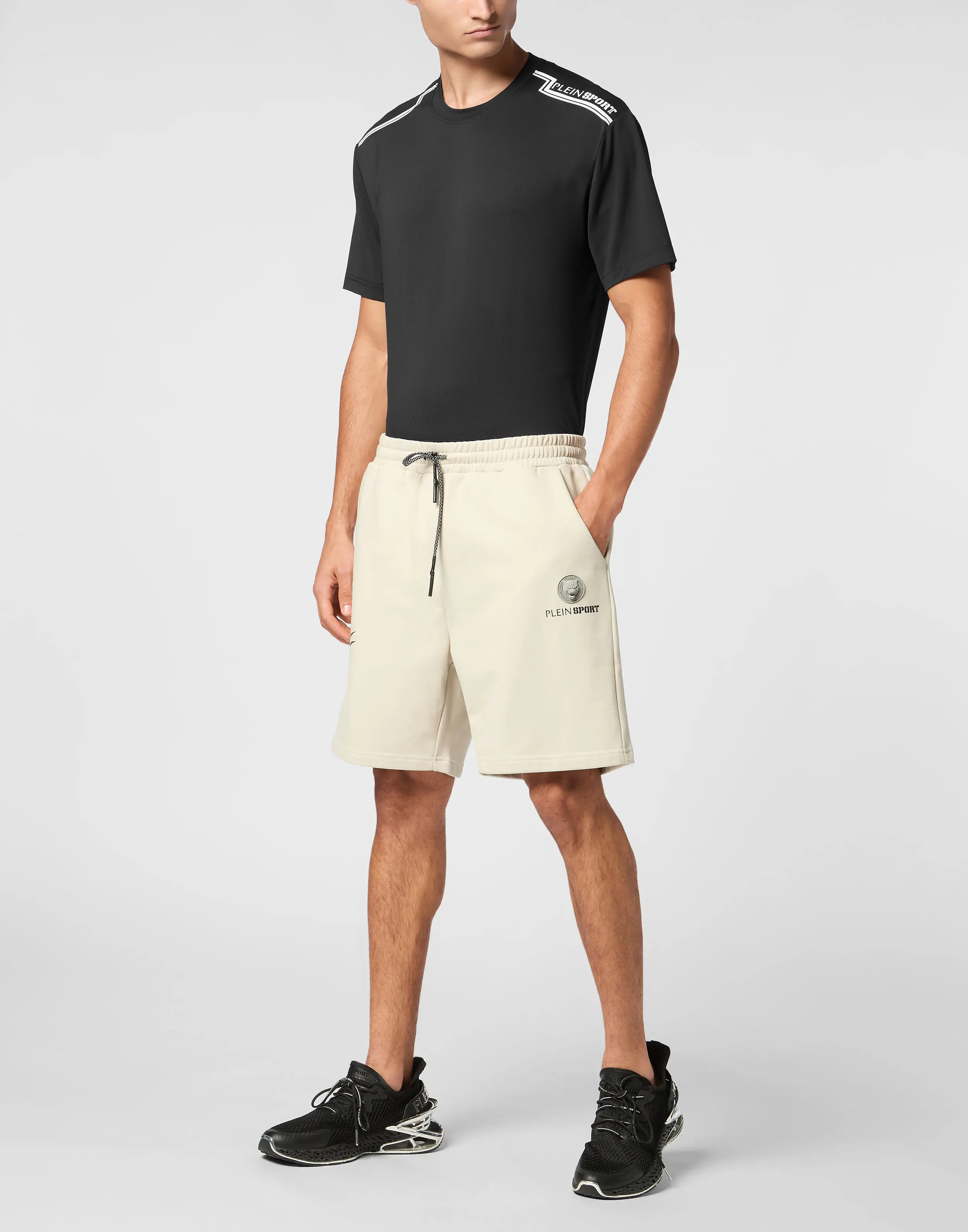 Спортивные шорты