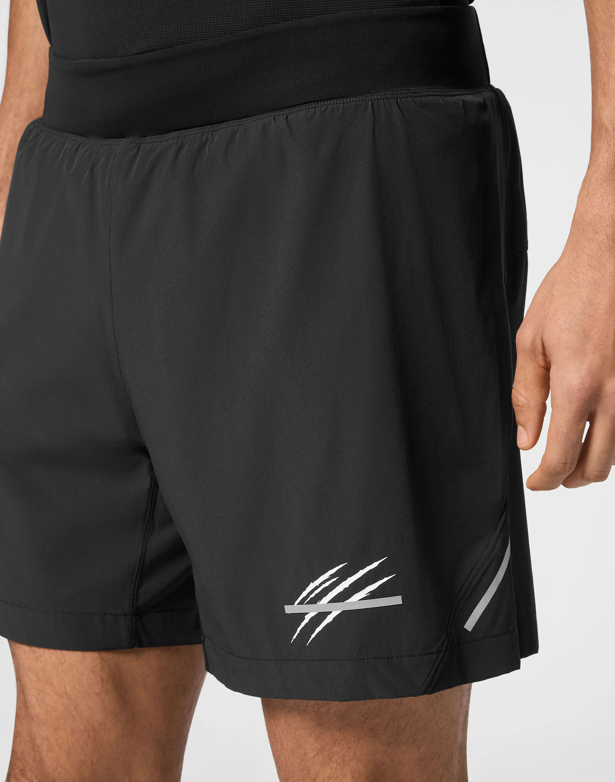 Спортивные шорты