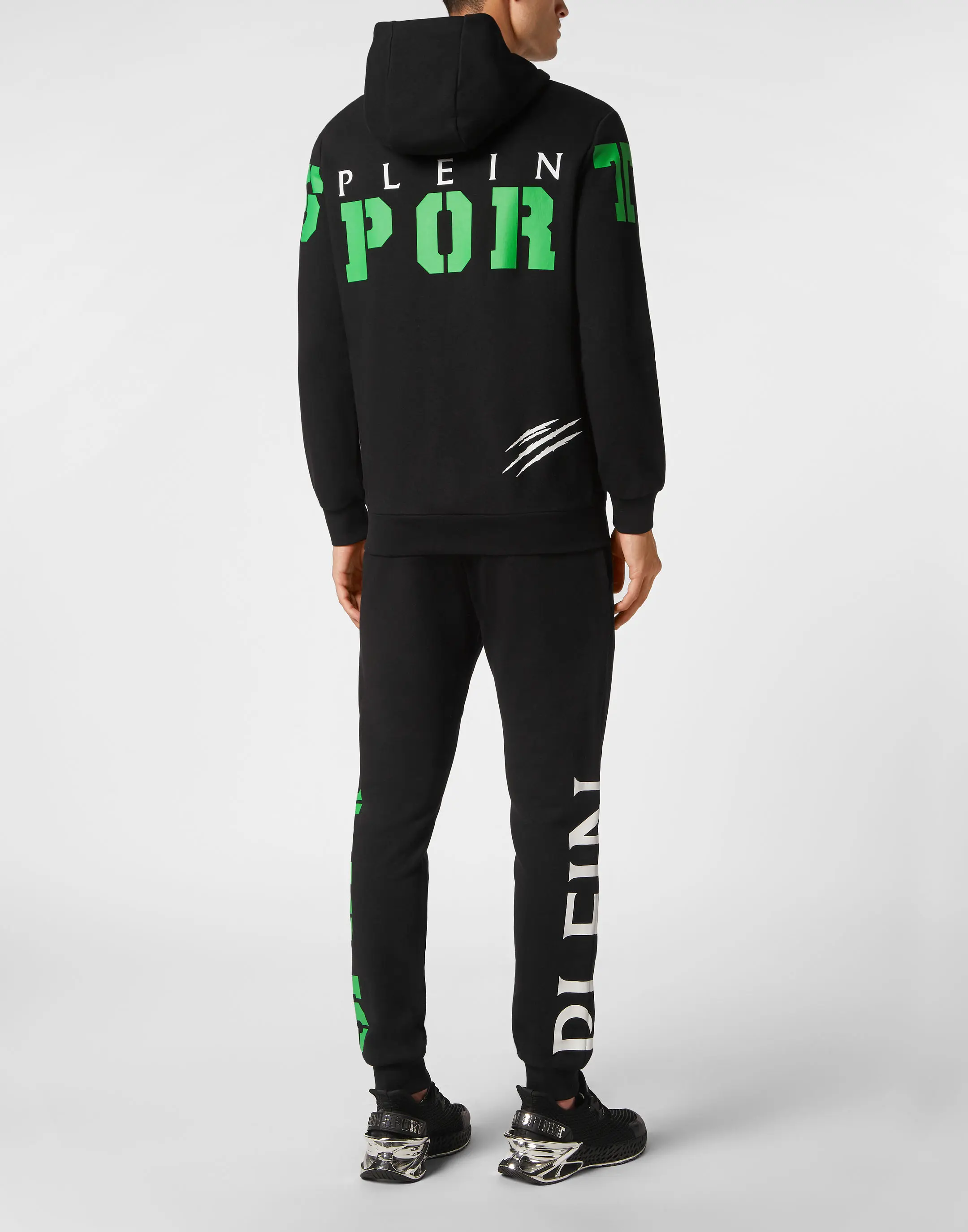 Костюм спортивный