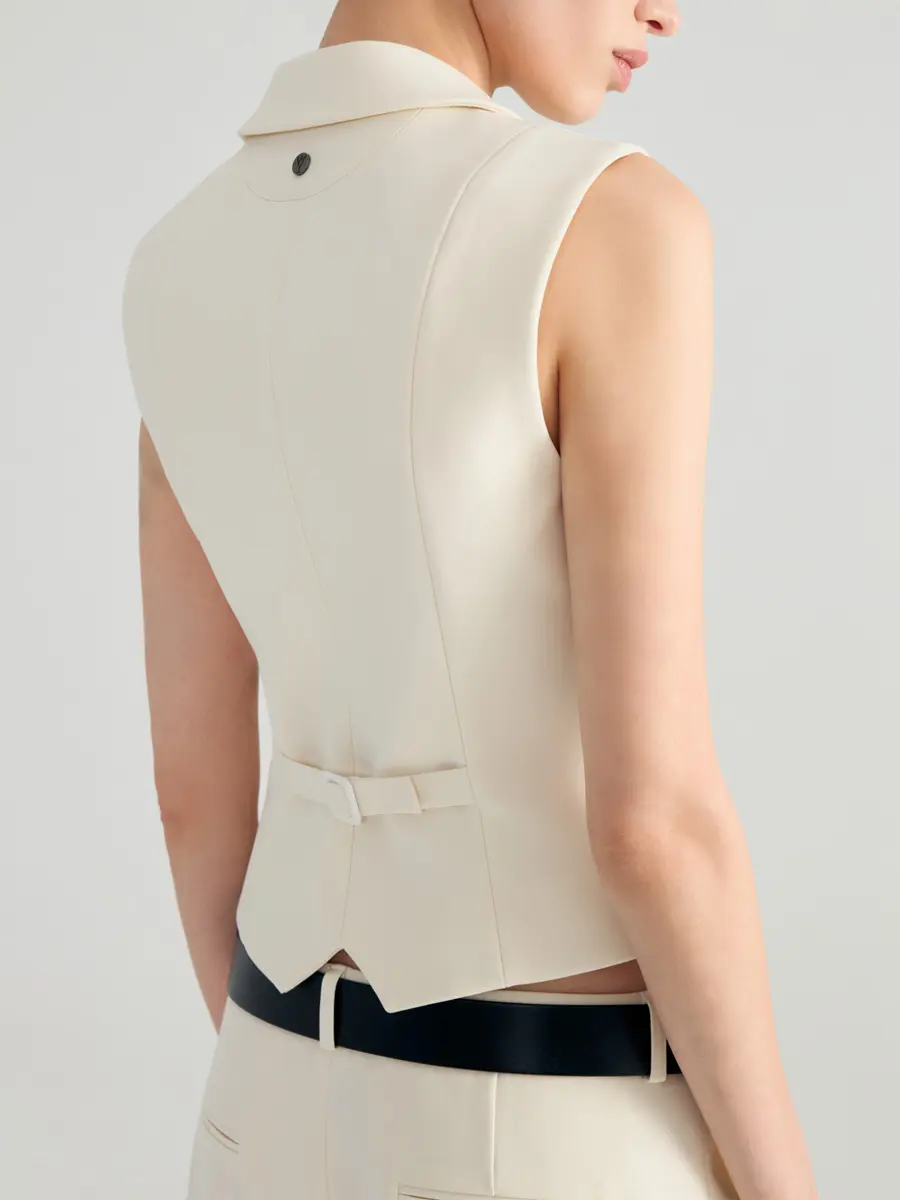 Жилет однотонный