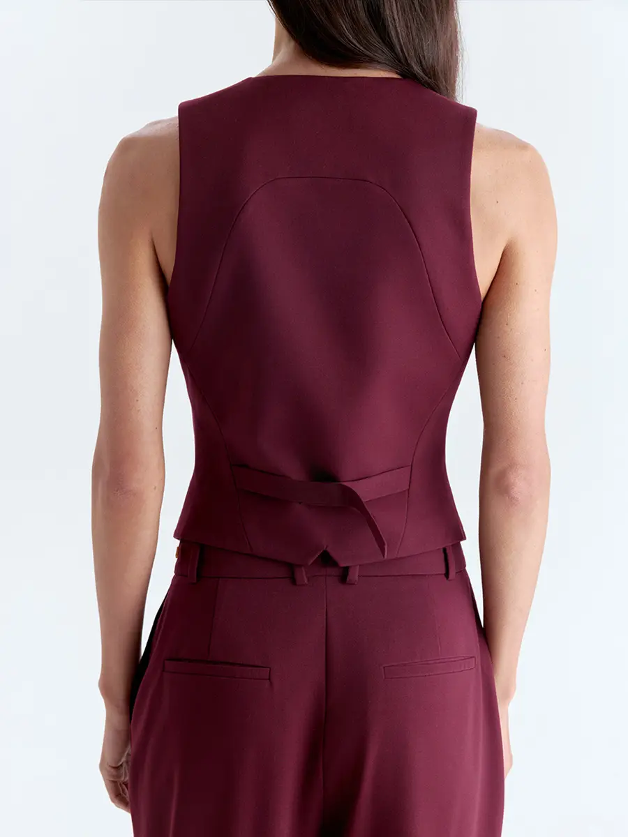 Жилет однотонный