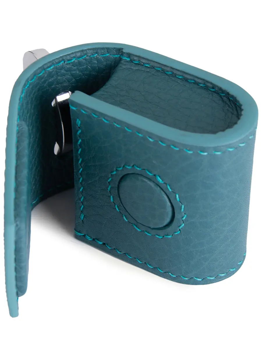 Набор аксессуаров из кожи