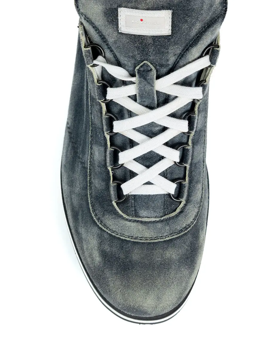 Кроссовки замшевые