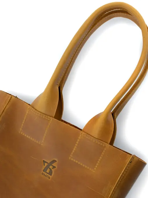 Сумка-тоут кожаная ЗНАТЬ