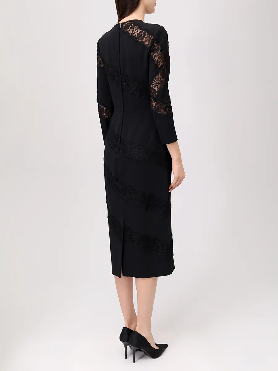 Платье с кружевом