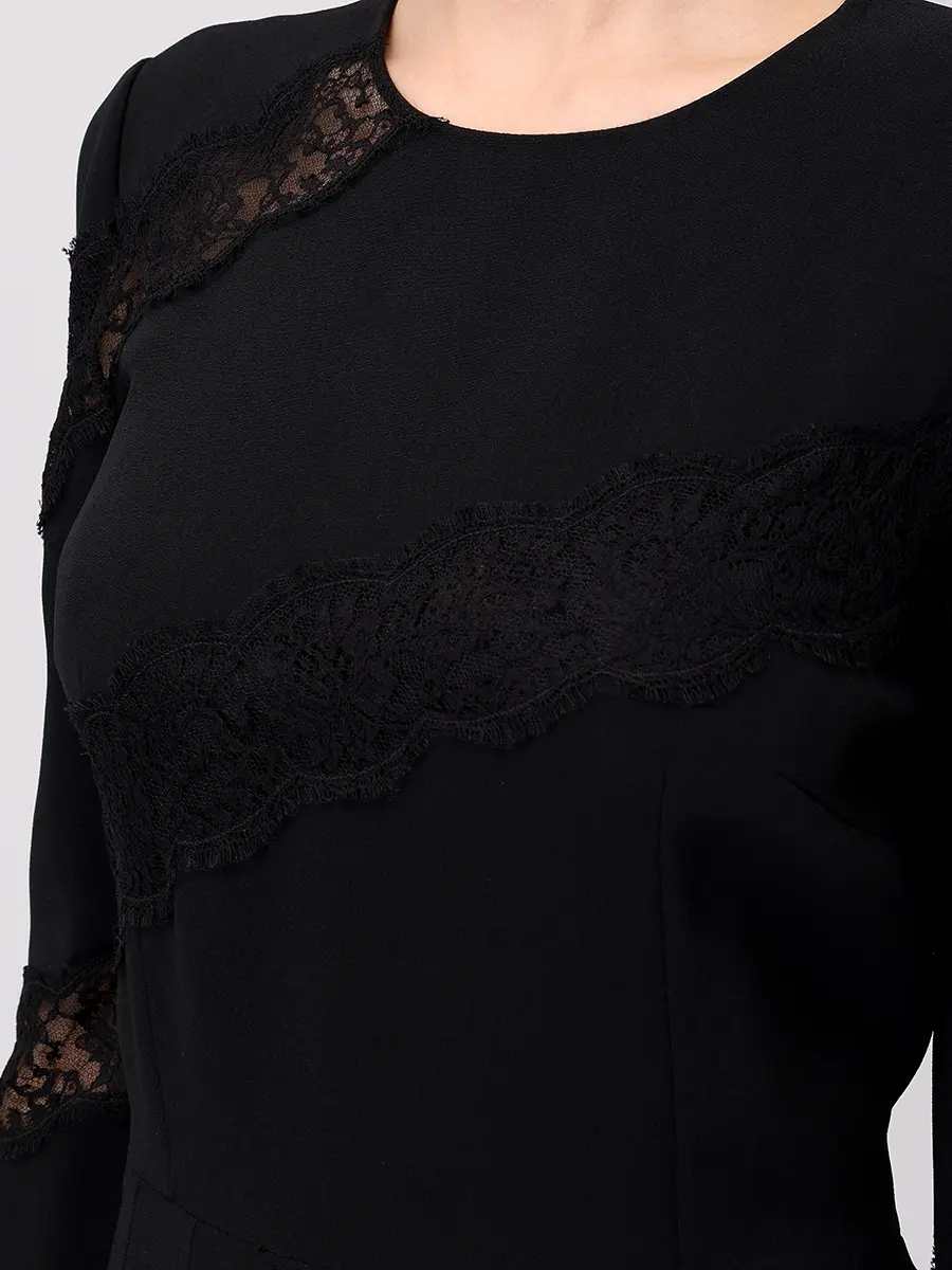 Платье с кружевом
