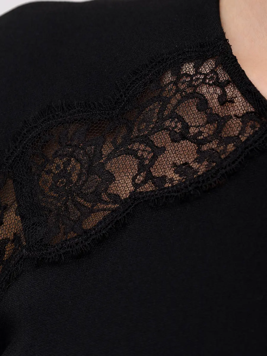 Платье с кружевом