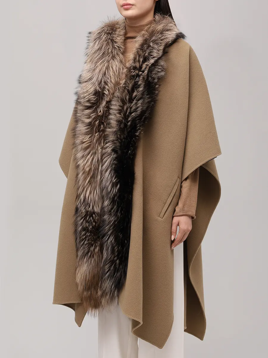 Пончо из шерсти и кашемира с мехом лисы