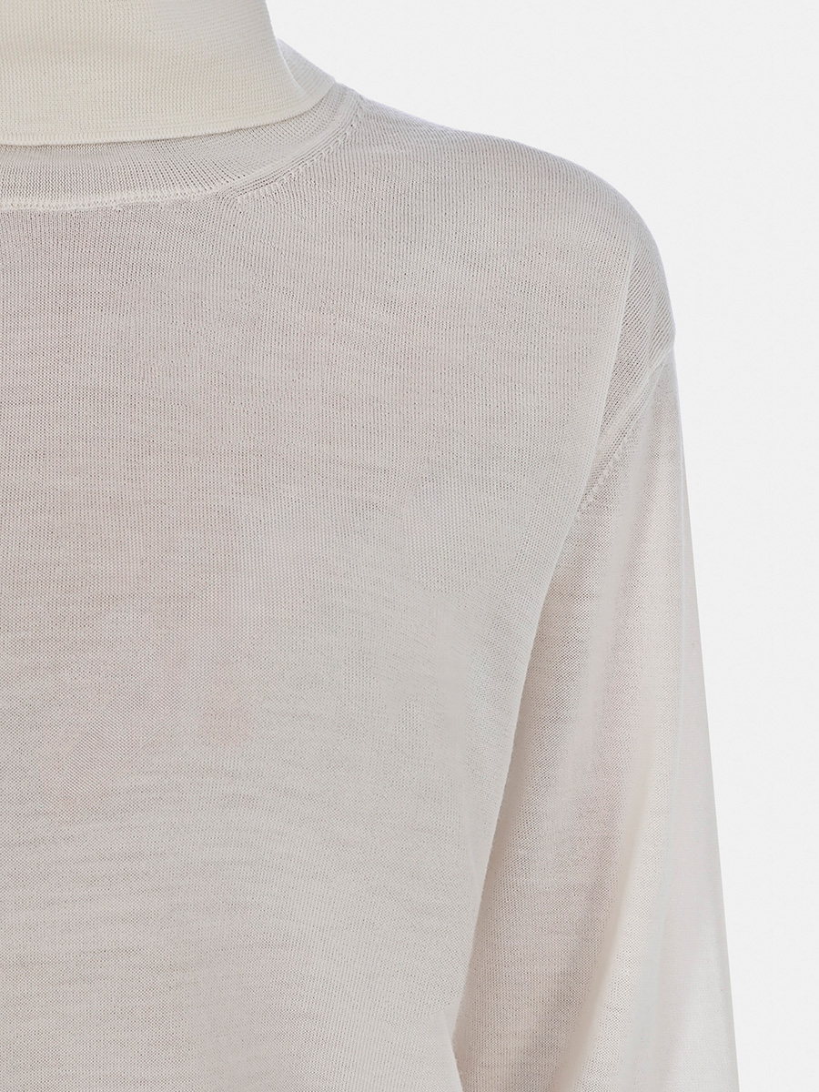 Пуловер шерстяной