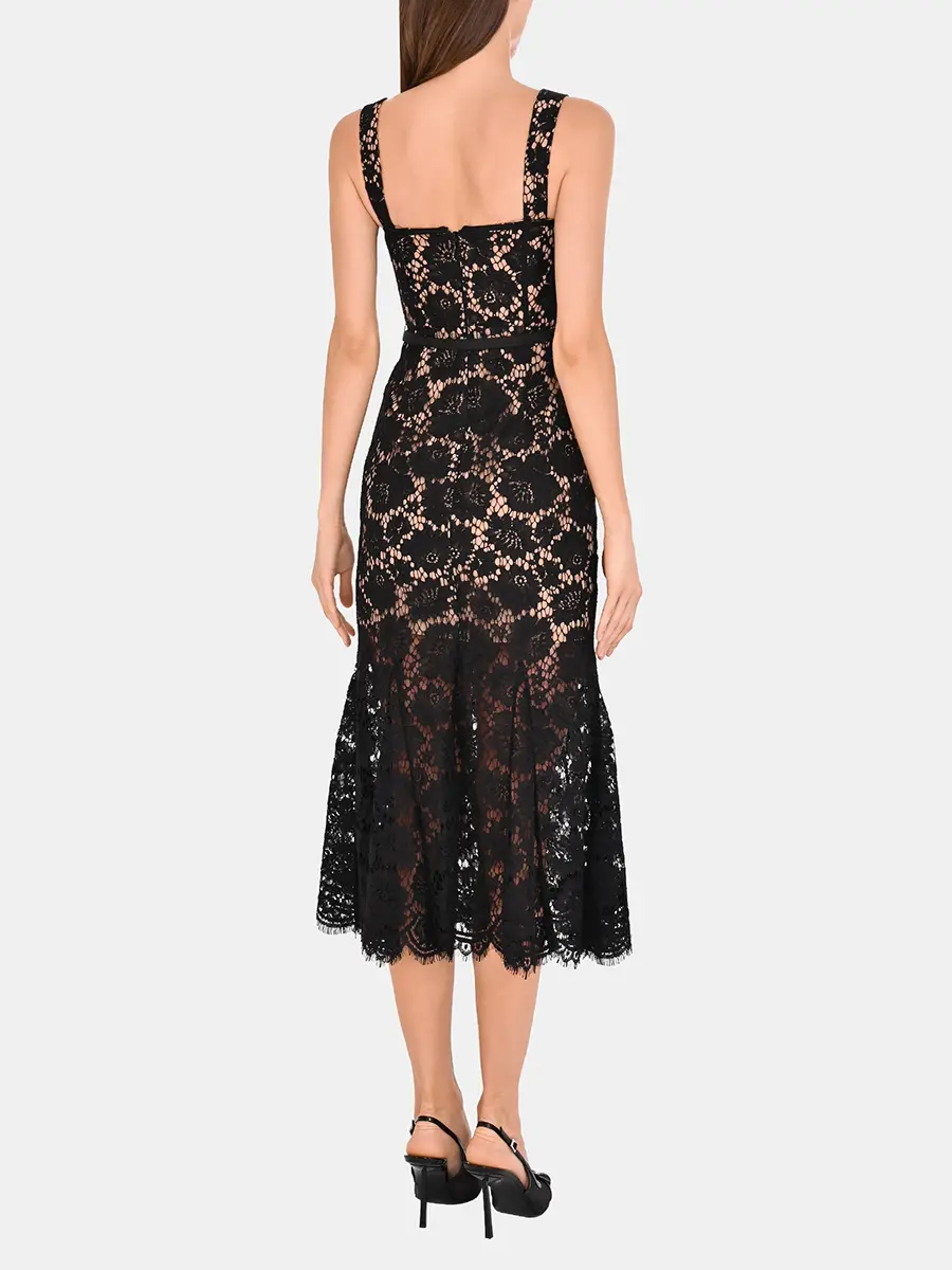 Платье из кружева