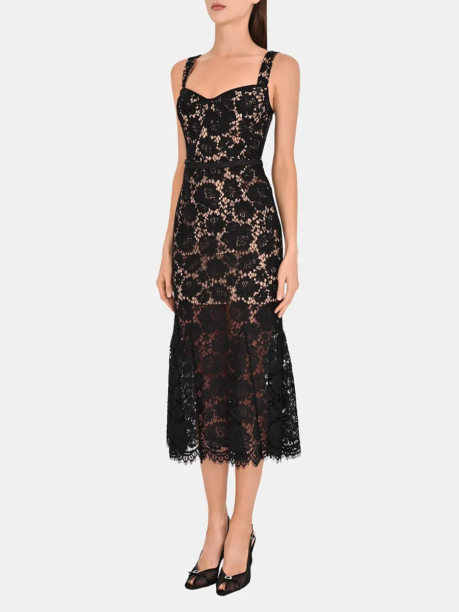 Платье из кружева