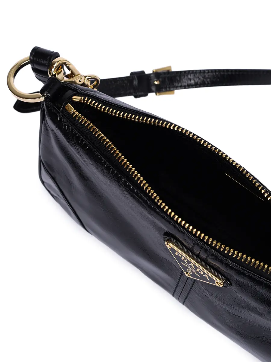 Сумка кожаная Prada Re-Edition 2002