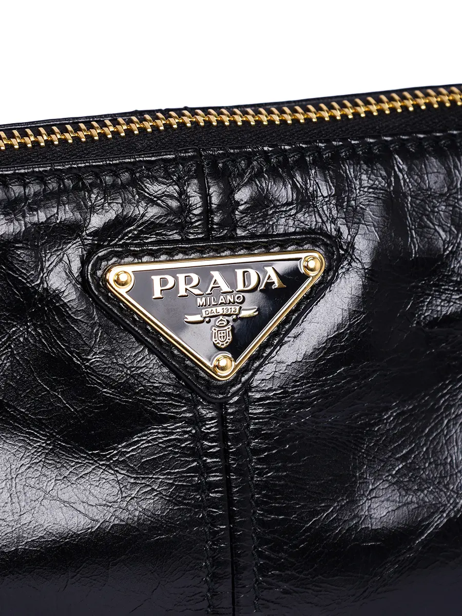 Сумка кожаная Prada Re-Edition 2002