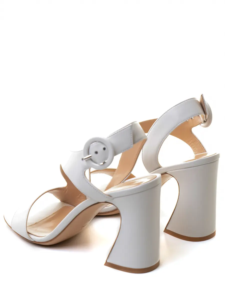 Босоножки кожаные