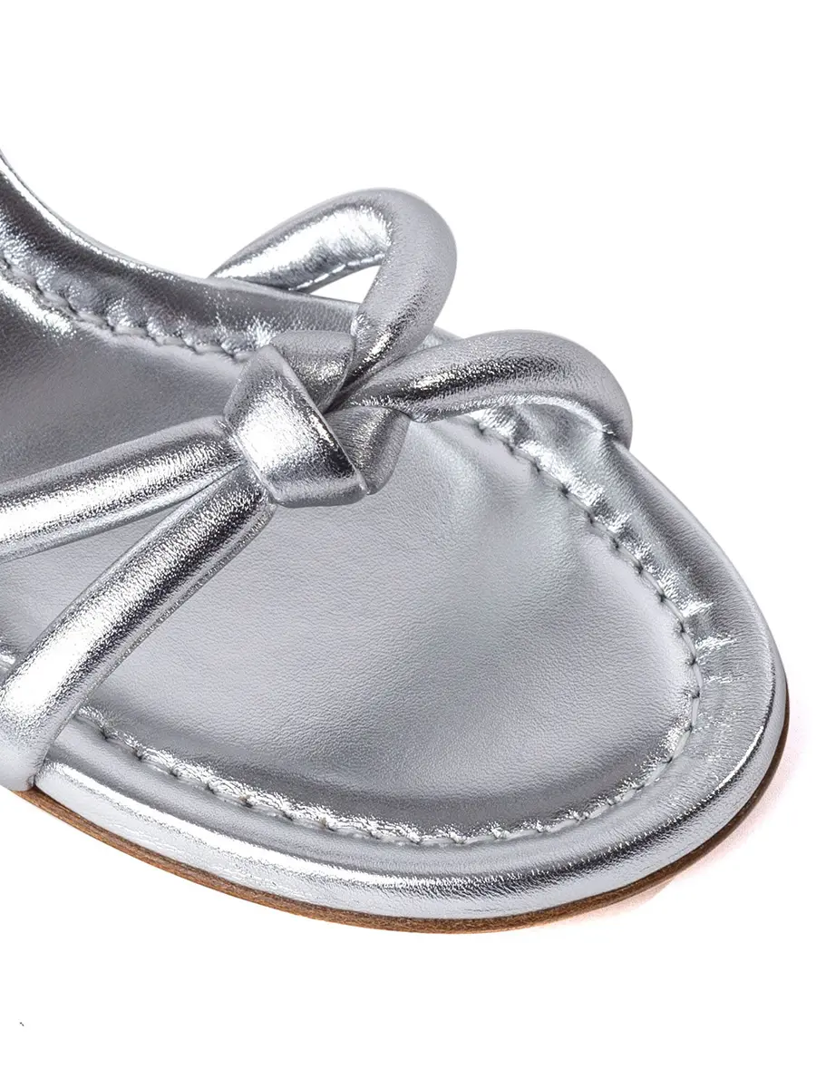 Босоножки кожаные