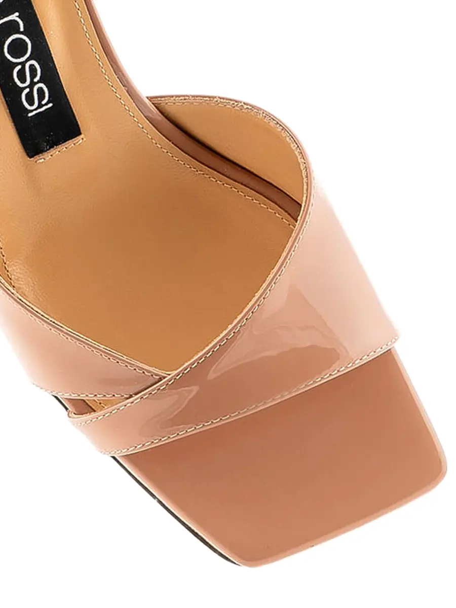 Босоножки кожаные