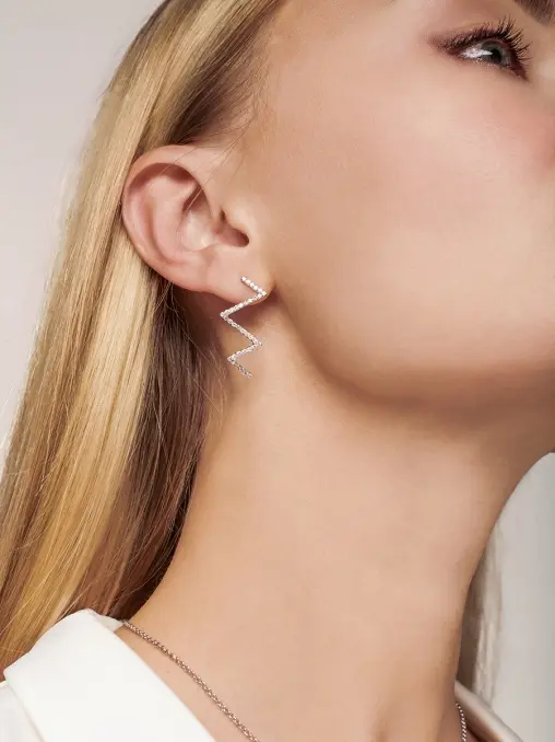 Серьги-зигзаг в белом золоте MAYA GEMSTONES