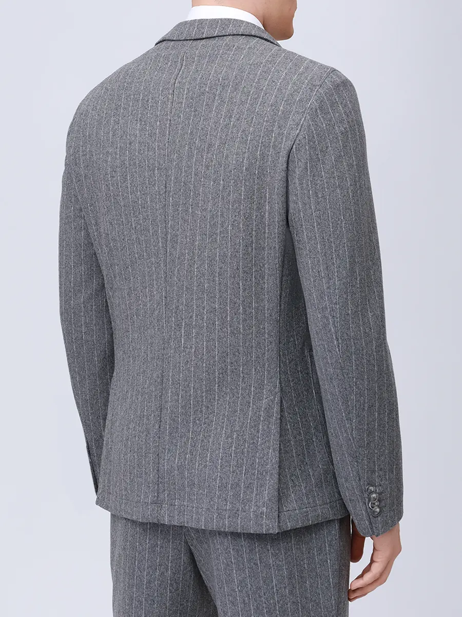 Костюм в полоску