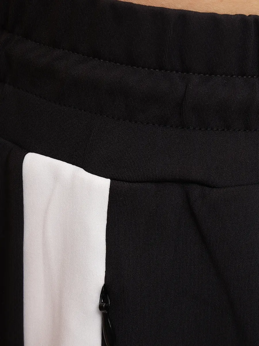 Брюки с лампасами