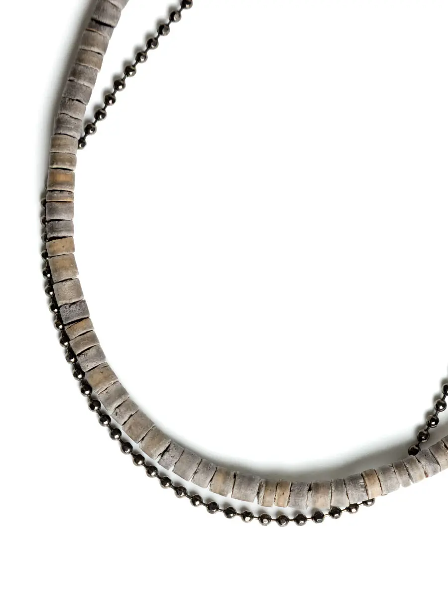 Колье из камней