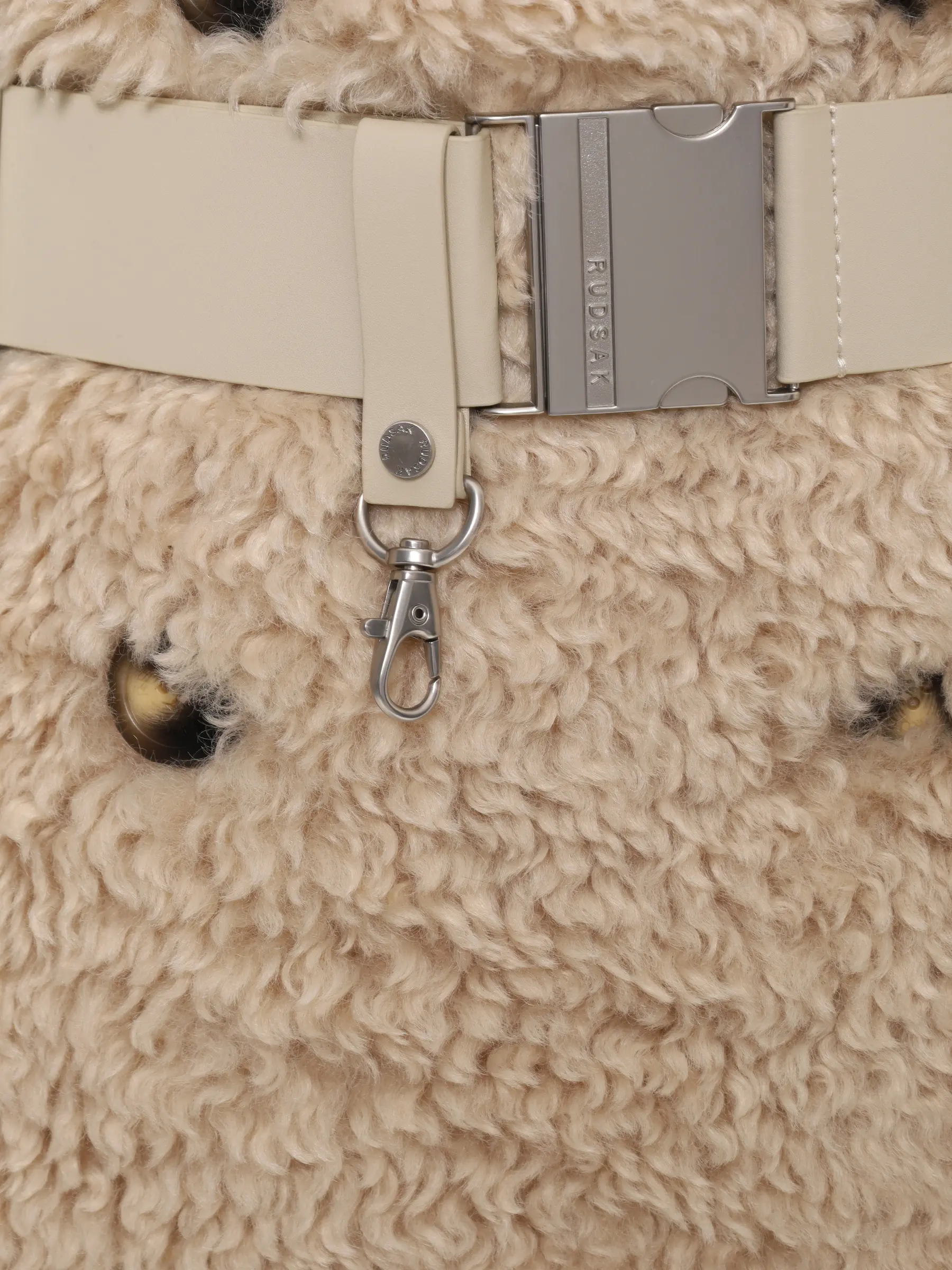 Пальто из экомеха